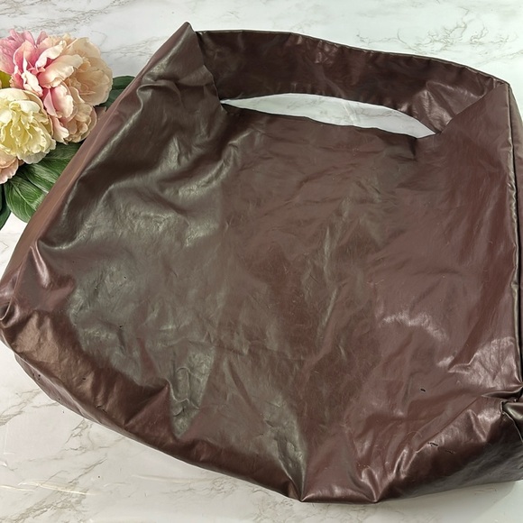 The kassl Tote Oversized Shoulder Oil Bag in Dark Brown - Picture 2 of 12